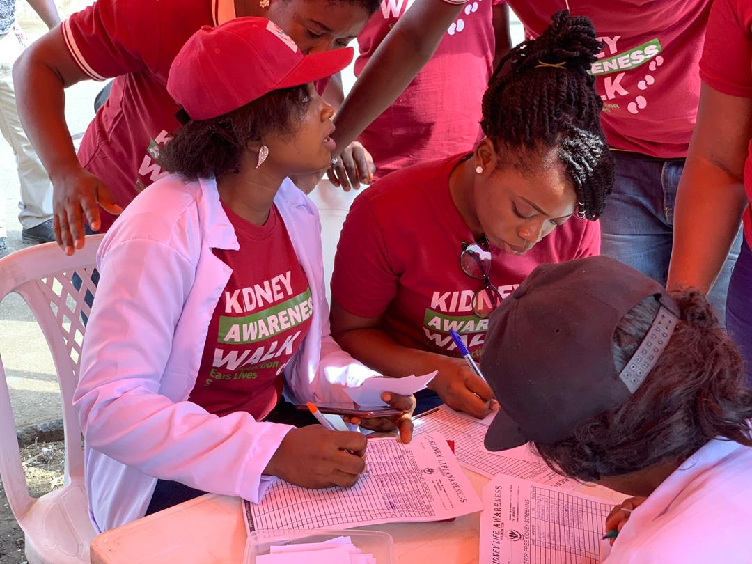Volunteers conducting health registration